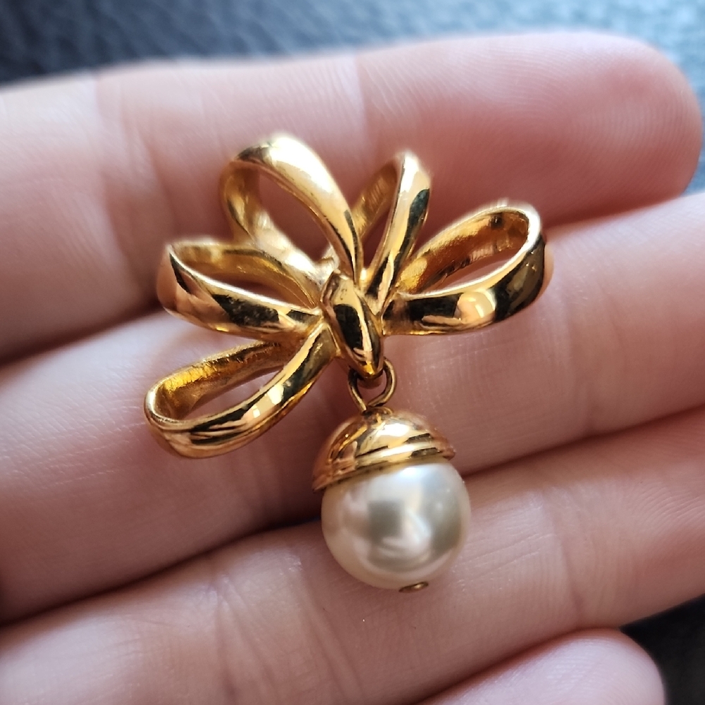 Nolan Miller Gold Bow Pearl Pendant - Picture 2 of 7